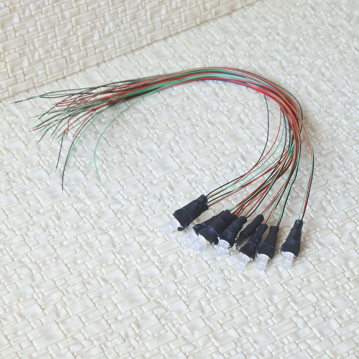 5 x pre-soldered 3mm bicolor LEDs common anode Red/Green wired 12V DC resistor