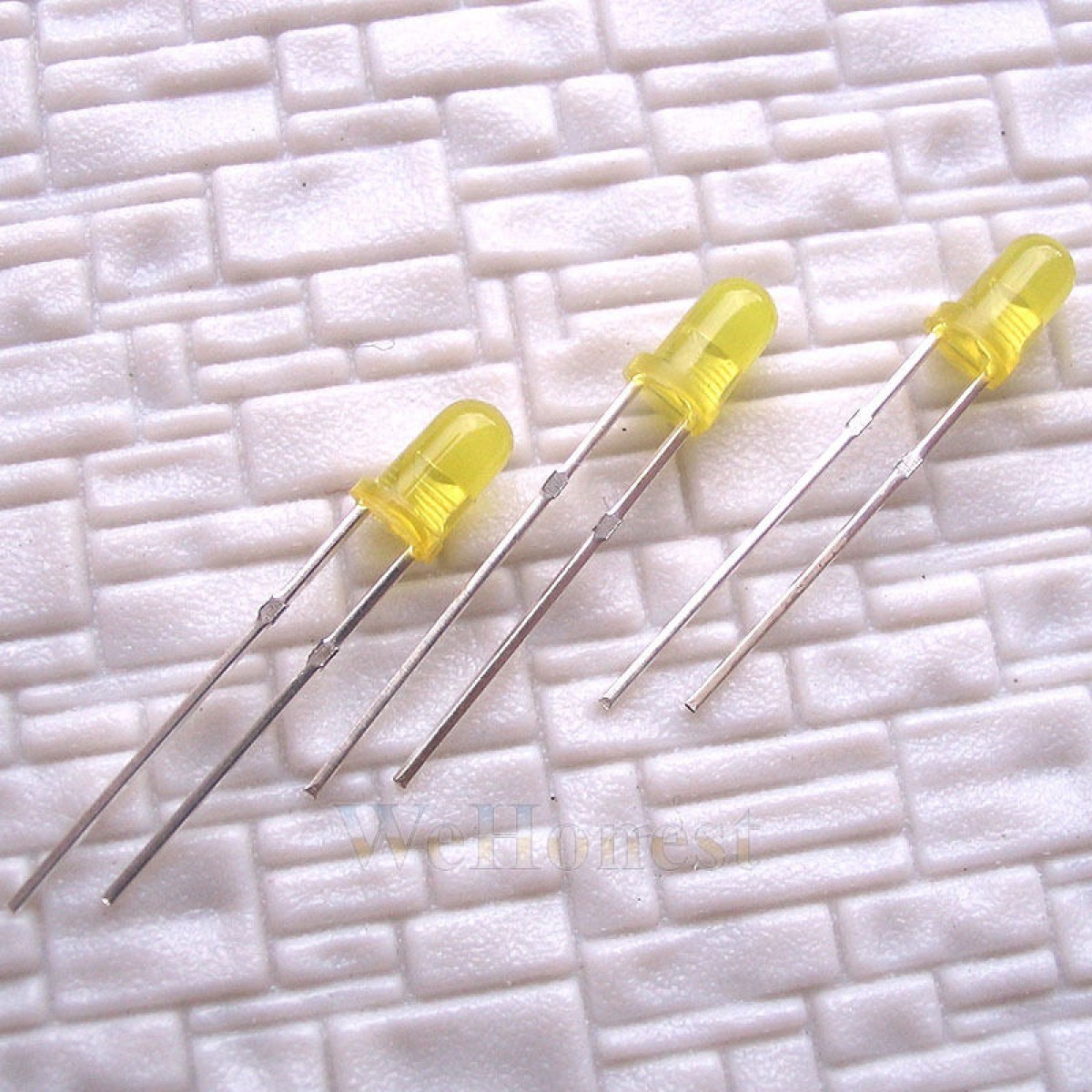 20 x Auto Twinkle Flash Yellow LEDs 3mm ( flash every one second )