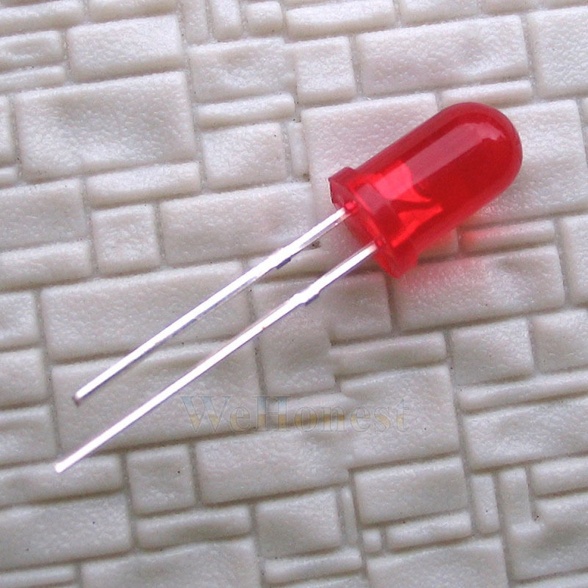 30 x Light Emitting Diode LEDs 5mm Red+Free Resistor