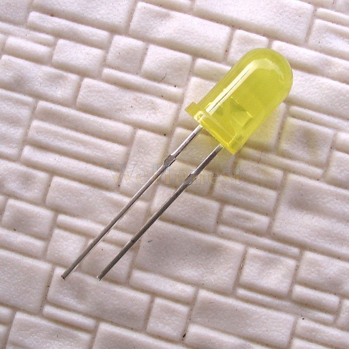 30  x  Light Emitting  Diode LEDs 5mm Yellow +Resistors