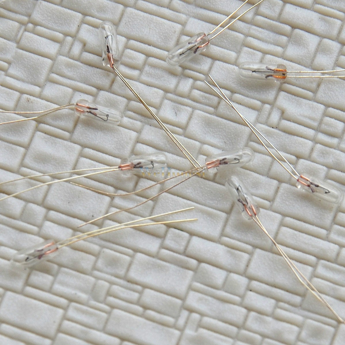 100pcs Clear 2.5mm Grain Of Wheat Bulbs – 16V 40mA, Warm White – EVEMODEL MP05W – For HO Scale Models, Dollhouses